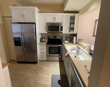1096 Woodshire Lane - Photo Thumbnail 13