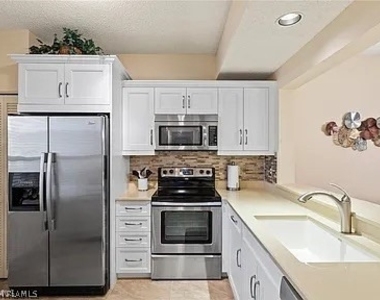 1096 Woodshire Lane - Photo Thumbnail 3