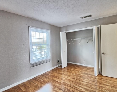 13760 Orange Sunset Drive - Photo Thumbnail 11