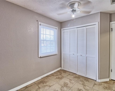 13760 Orange Sunset Drive - Photo Thumbnail 4