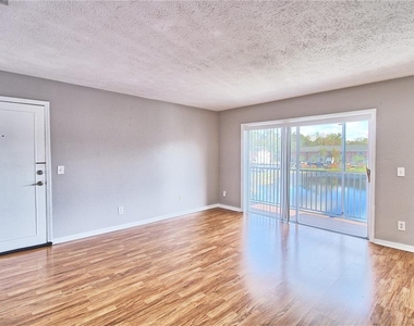 13760 Orange Sunset Drive - Photo Thumbnail 3