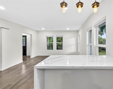 809 E Baker Street - Photo Thumbnail 11