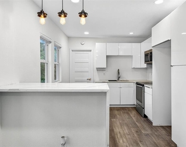 809 E Baker Street - Photo Thumbnail 8