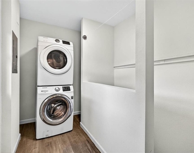 809 E Baker Street - Photo Thumbnail 12