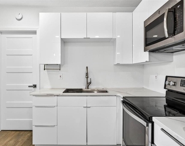809 E Baker Street - Photo Thumbnail 10