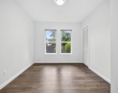 809 E Baker Street - Photo Thumbnail 17