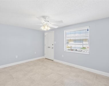 4948 Getner Street - Photo Thumbnail 4