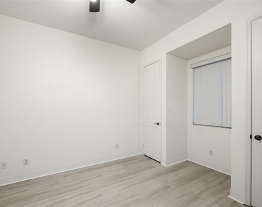 1340 Rock Dove Court - Photo Thumbnail 7