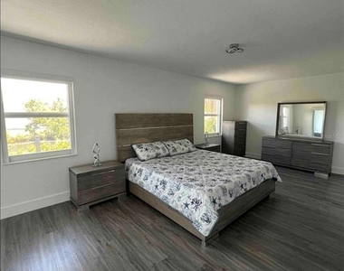 3004 Banyan Way - Photo Thumbnail 2