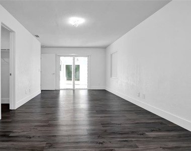 3004 Banyan Way - Photo Thumbnail 10
