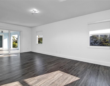 3004 Banyan Way - Photo Thumbnail 11