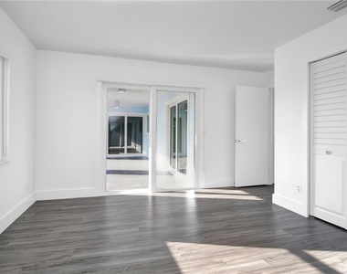 3004 Banyan Way - Photo Thumbnail 14