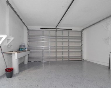 3004 Banyan Way - Photo Thumbnail 7