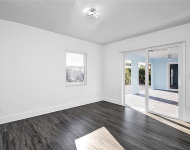 3004 Banyan Way - Photo Thumbnail 15