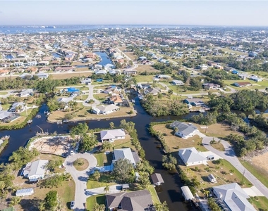 3004 Banyan Way - Photo Thumbnail 9