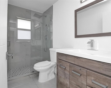 3004 Banyan Way - Photo Thumbnail 18