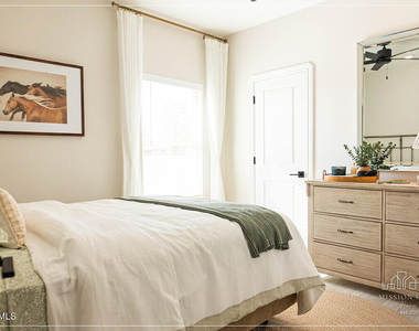 10680 Horn Circle - Photo Thumbnail 6