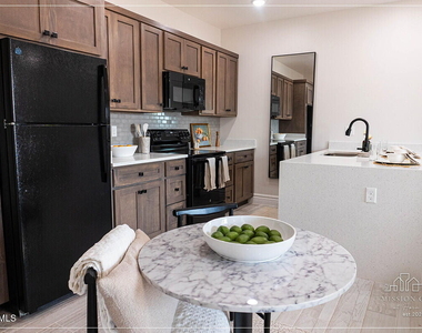 10680 Horn Circle - Photo Thumbnail 5