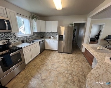 16 Byron Street - Photo Thumbnail 5