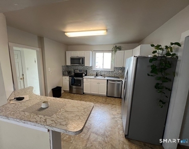 16 Byron Street - Photo Thumbnail 4