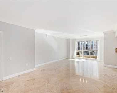 2777 Paradise Road - Photo Thumbnail 9