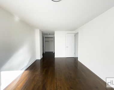 East 56 Street - Photo Thumbnail 6