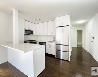 East 56 Street - Photo Thumbnail 9