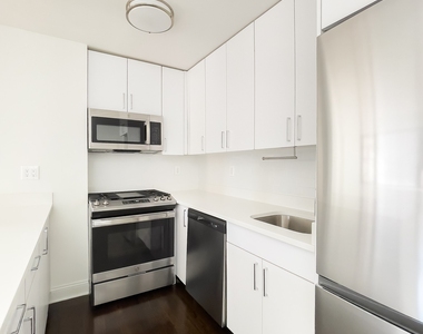 East 56 Street - Photo Thumbnail 8
