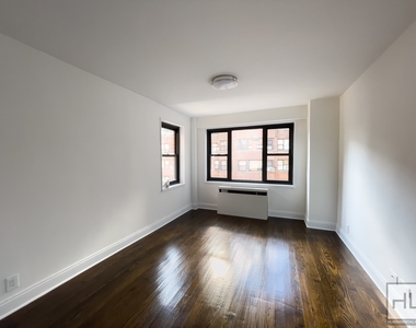 East 56 Street - Photo Thumbnail 5