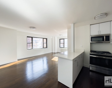 East 56 Street - Photo Thumbnail 3