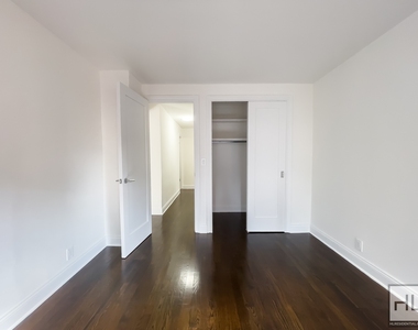 East 56 Street - Photo Thumbnail 7