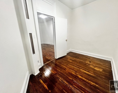 York Avenue - Photo Thumbnail 6
