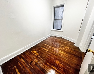 York Avenue - Photo Thumbnail 1