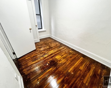 York Avenue - Photo Thumbnail 5