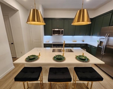 632 Blue Ridge Drive - Photo Thumbnail 2