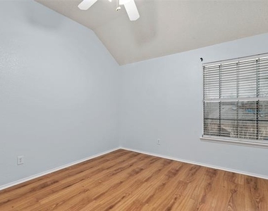 316 Leameadow Drive - Photo Thumbnail 27