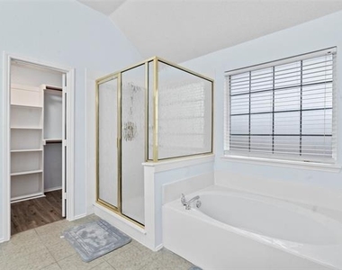 316 Leameadow Drive - Photo Thumbnail 24