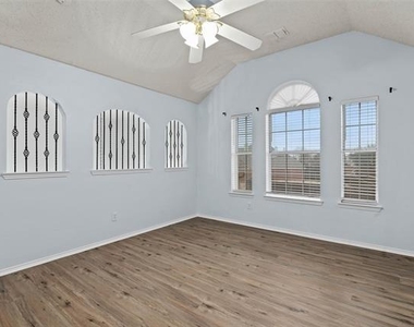 316 Leameadow Drive - Photo Thumbnail 30