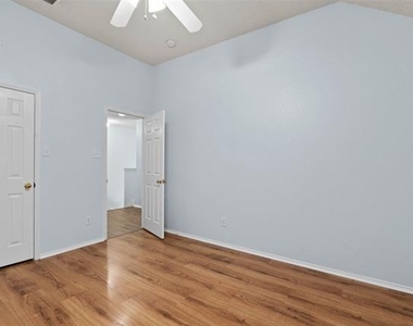 316 Leameadow Drive - Photo Thumbnail 28
