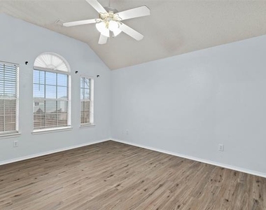 316 Leameadow Drive - Photo Thumbnail 29