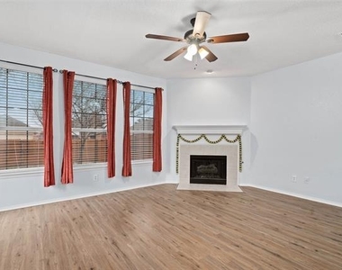 316 Leameadow Drive - Photo Thumbnail 10