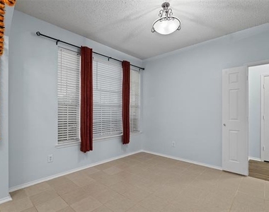 316 Leameadow Drive - Photo Thumbnail 2