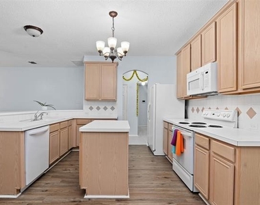 316 Leameadow Drive - Photo Thumbnail 14