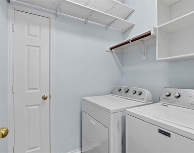 316 Leameadow Drive - Photo Thumbnail 13