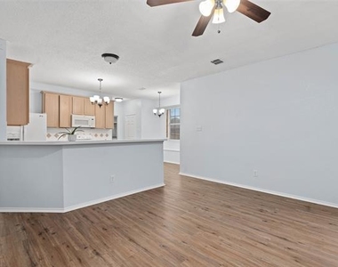 316 Leameadow Drive - Photo Thumbnail 8