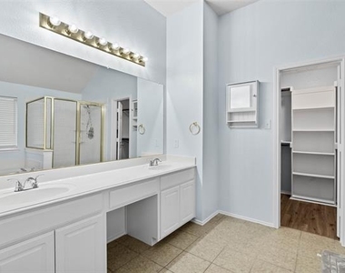 316 Leameadow Drive - Photo Thumbnail 23