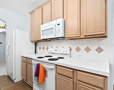 316 Leameadow Drive - Photo Thumbnail 15