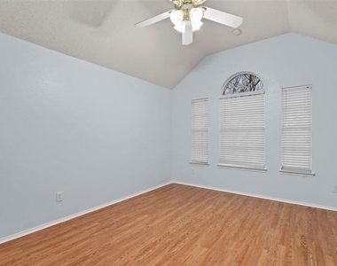 316 Leameadow Drive - Photo Thumbnail 17