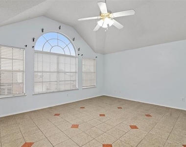 316 Leameadow Drive - Photo Thumbnail 20