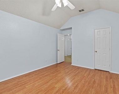 316 Leameadow Drive - Photo Thumbnail 18